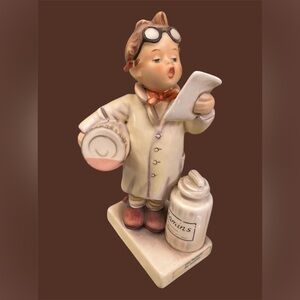 Hummel Little Pharmacist figurine vintage collectibles 1955 great condition #322